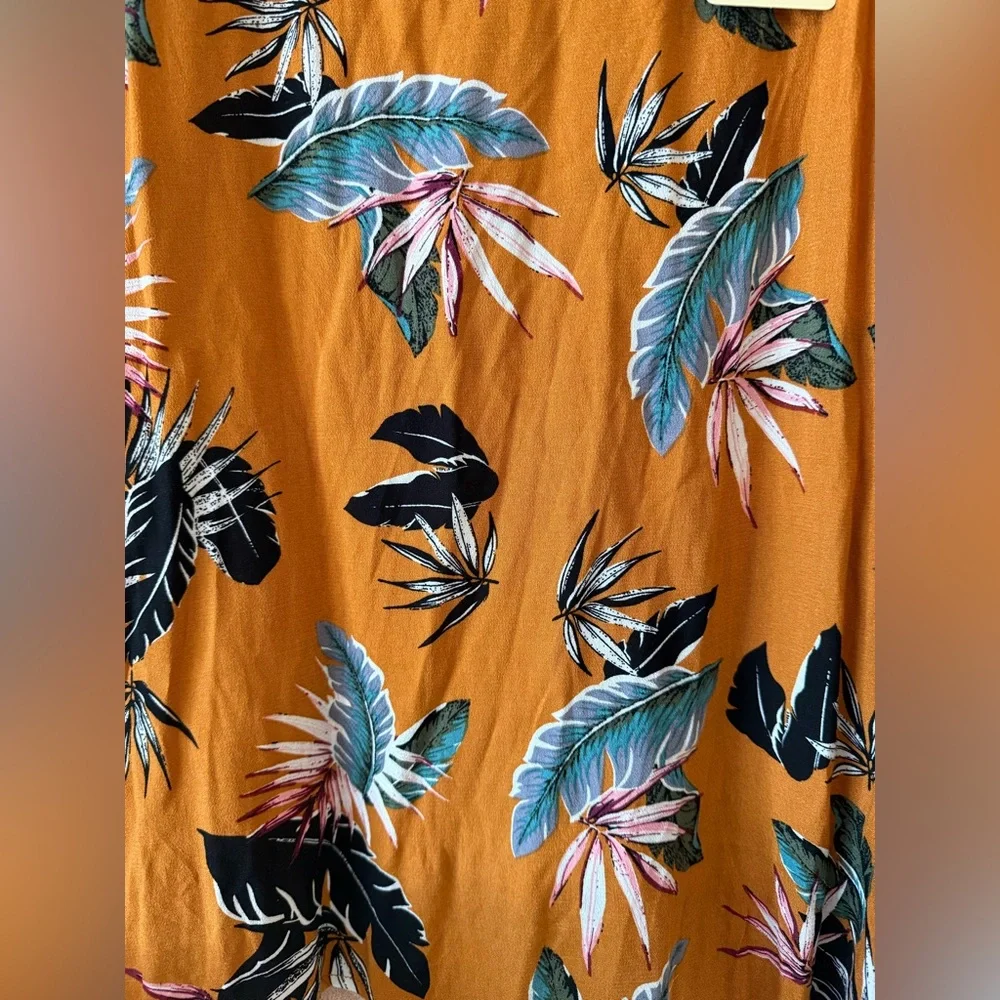 NWT Boutique Flowy Tropical Open back long sleeve top - Picture 3 of 5